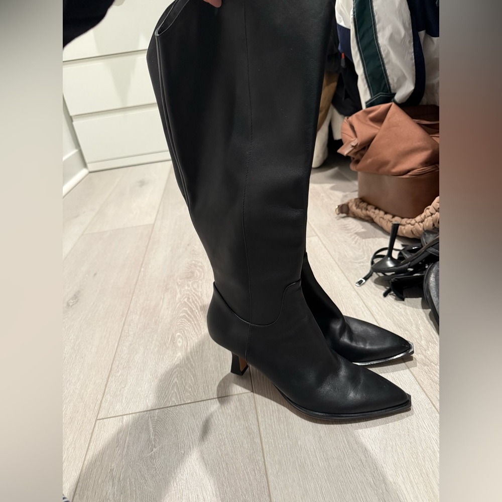 Elegant Black Leather Knee-High Boots
